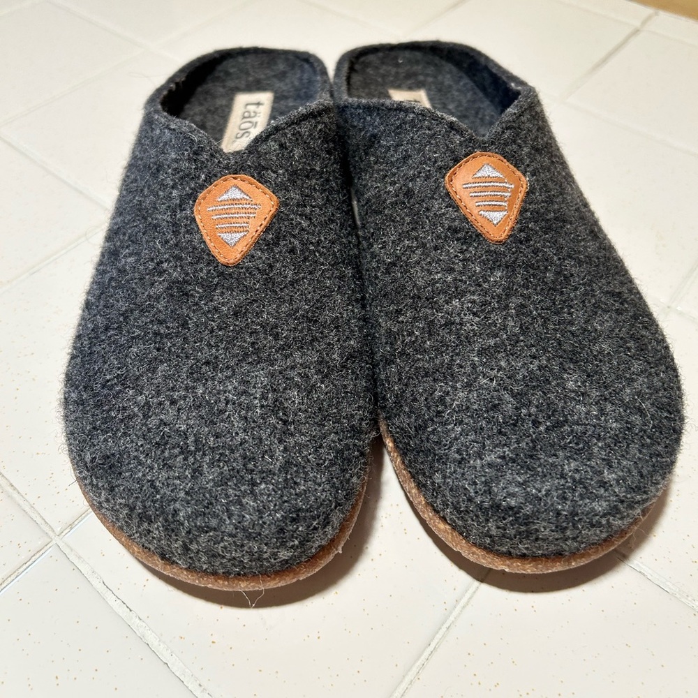 Taos women’s moccasins